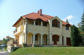 Гостиница Bruckner Villa Apartman  Балатонфюред